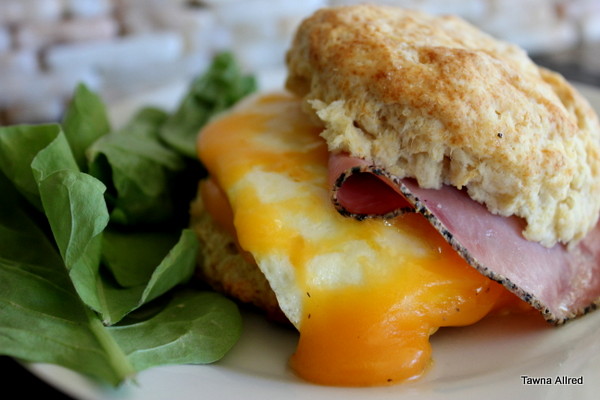 breakfast-egg-sandwich