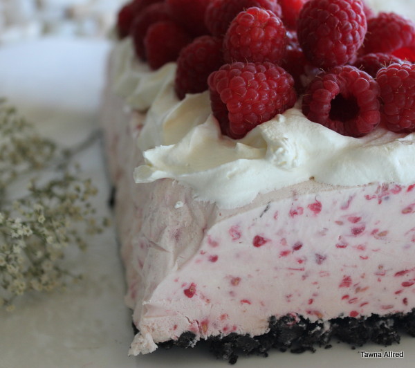 whipped-raspberry-dessert